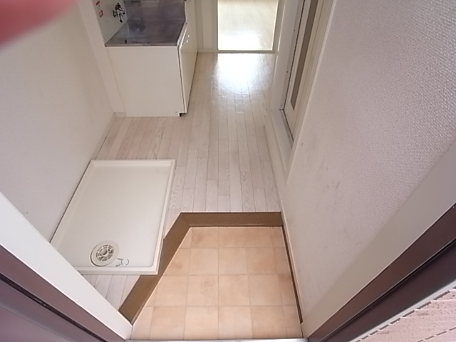 Entrance. Entrance. Washing machine Storage, It is the room.