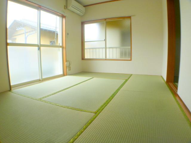 Living and room. Two-sided lighting of the corner room. Air-conditioned.