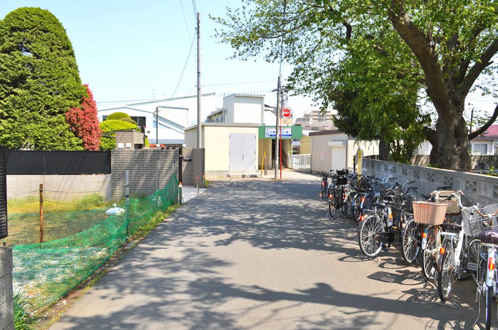 Local photos, including front road. Local (April 2013) Shooting