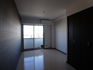 Living and room. Spacious Western-style