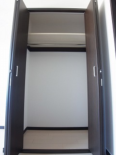 Receipt. Large closet