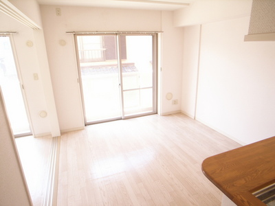 Living and room. Also available as 1LDK ☆