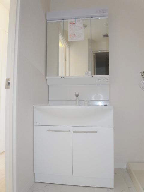 Wash basin, toilet. Vanity new exchange