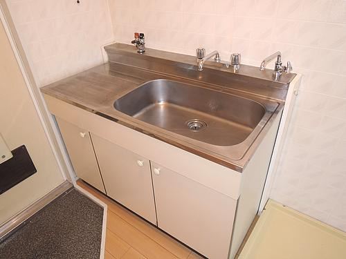 Kitchen. Gas stove can be installed.