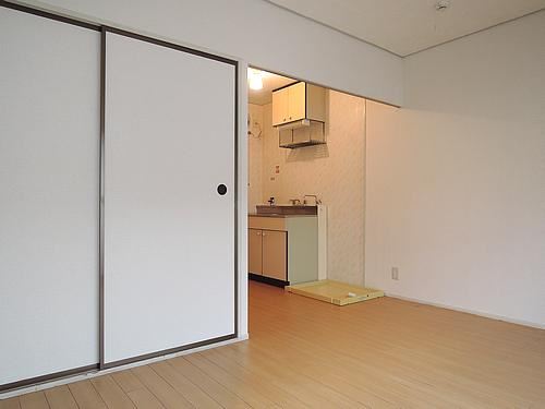 Living and room. 8 is a pledge of the room.