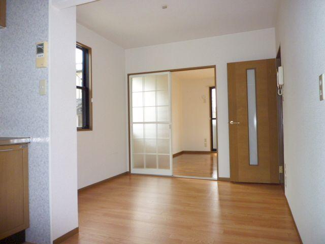 Living and room. Please come in anyway seen once. 