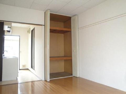 Living and room. Storage is also widely even if many luggage peace of mind