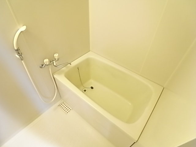 Bath. Please heal the fatigue of the day here. (Another room photo)