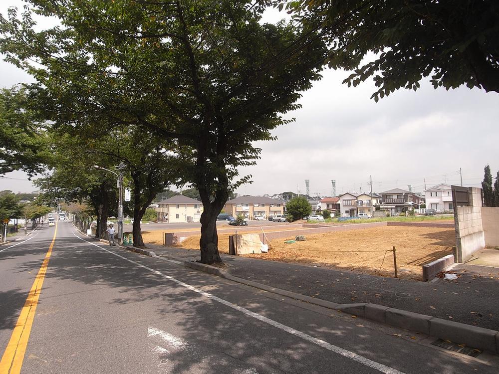 Local photos, including front road. Local photo (2013 December shooting)