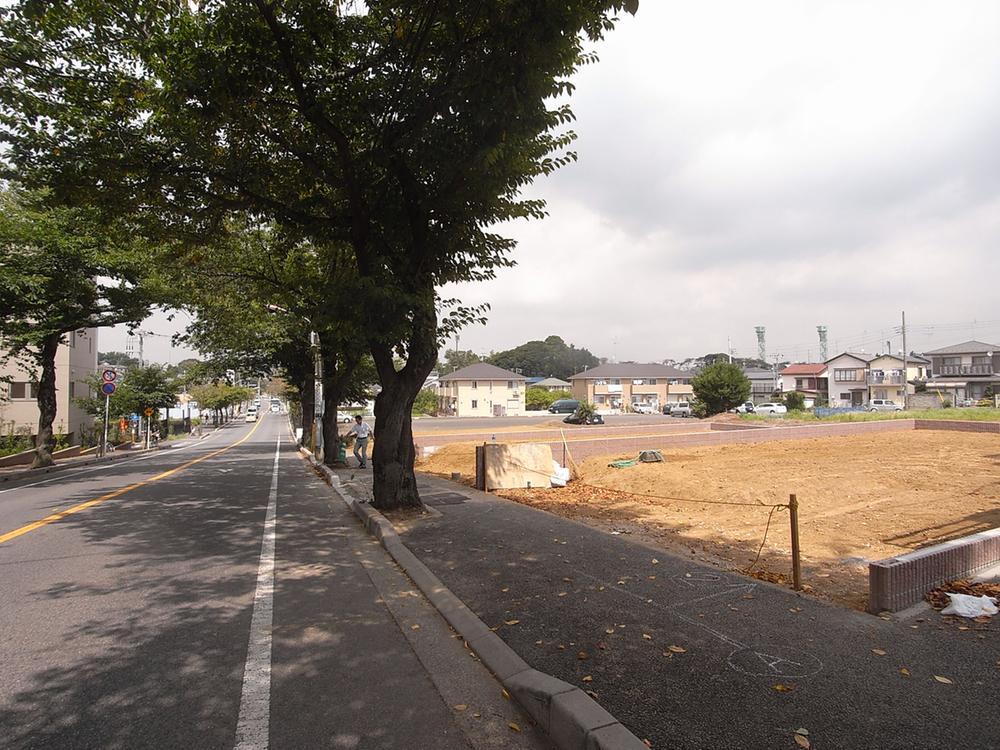 Local photos, including front road. Local (2013 September shooting)