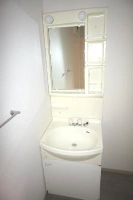 Other. Again independent wash basin does not take off.