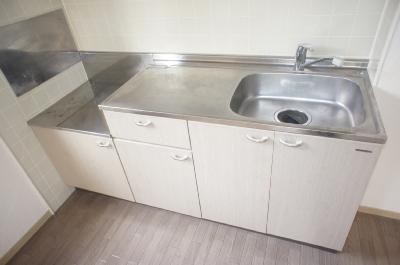 Kitchen. Is a handy gas stove installation Allowed. You Hakadori also dishes.