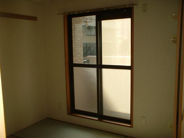 Other room space. During the day it is a good day crowded shines sun