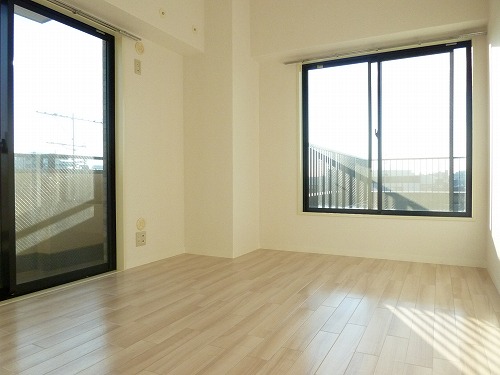 Other room space. 2 sided lighting is bright rooms