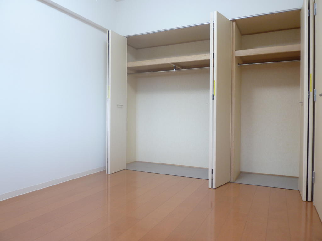 Receipt. You can use a wide room with storage space is large.