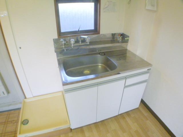 Kitchen. 1 lot gas stoves installed Allowed. 