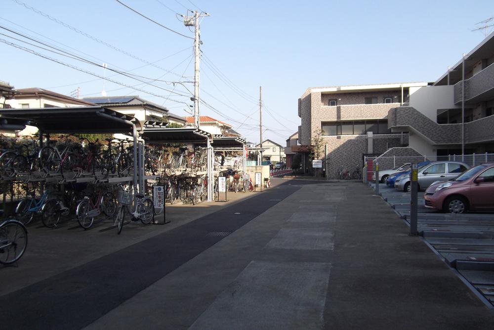 Parking lot. On-site parking ・ Bicycle-parking space!