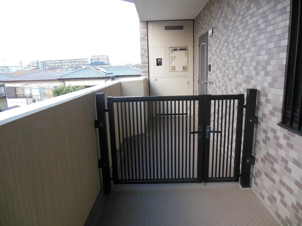 Other common areas. Per square dwelling unit: Common, With a private porch!