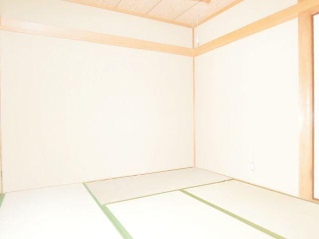 Other room space. Japanese-style room also 6.0 quires. It is perfect for the bedroom.