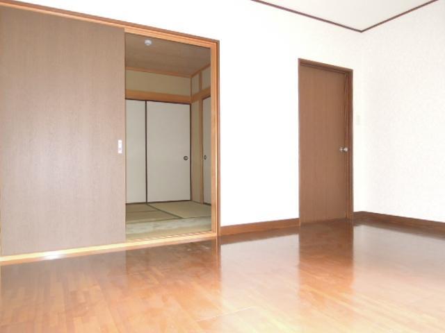 Living and room. Storage is a Western-style room of many 6.0 Pledge.