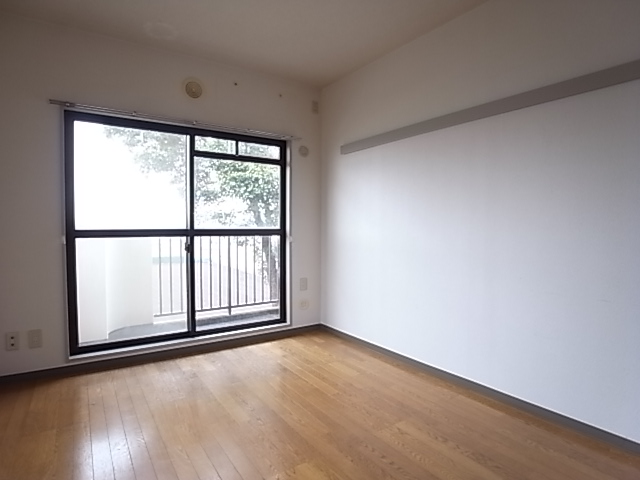 Other room space. 6 Pledge Western-style.