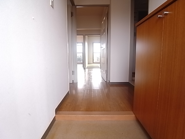 Entrance. Entrance and corridor.