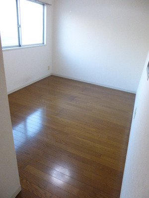 Living and room. Western-style 6 Pledge