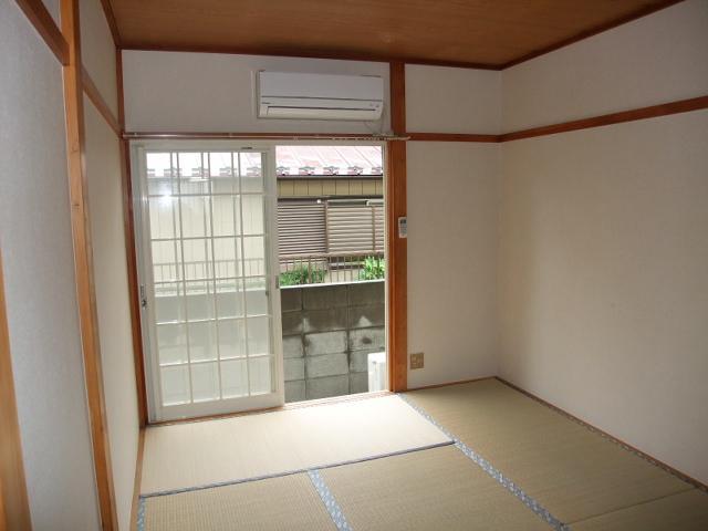 Living and room. I Are a air-conditioned.