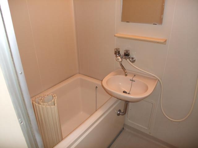 Bath. Let's take slowly tired of the day.