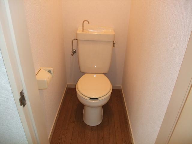 Toilet. In the toilet ・  ・  ・