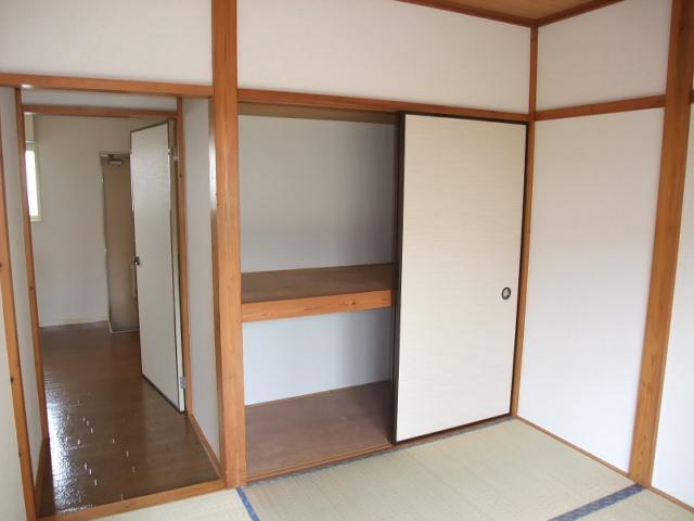 Receipt. Storage space, There is also in this room.