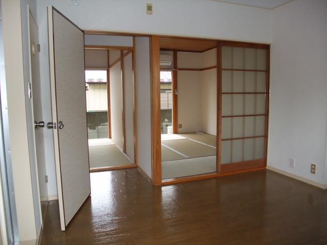 Living and room. It Is interior clean.