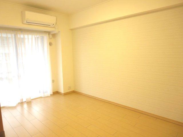 Non-living room. Western-style of 16.3 quires of LDK next. You clean house the luggage for with a walk-in closet!