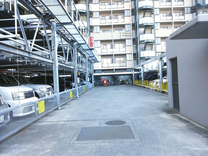 Parking lot. Mechanical parking. There bicycle parking free!