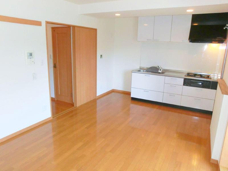 Living and room. Good per sun