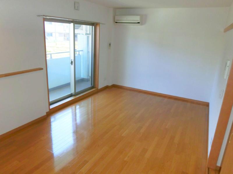 Living and room. Spacious living