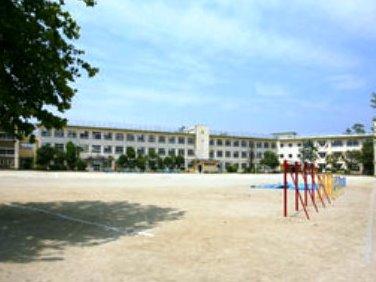 Primary school. Nakanogi until elementary school 1080m