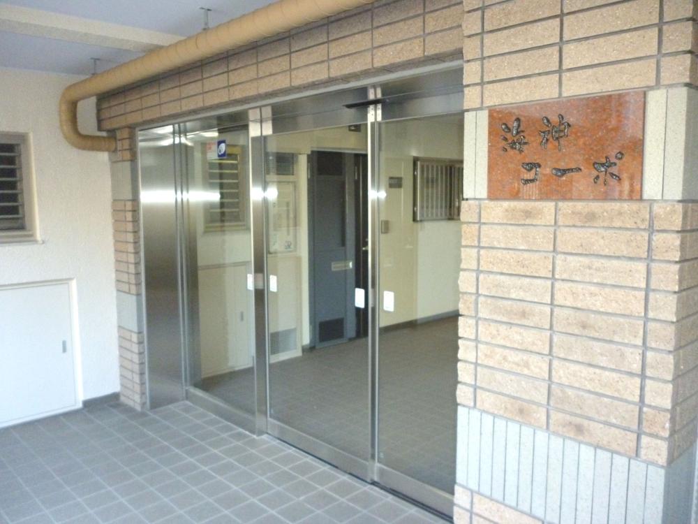 Entrance. Common areas