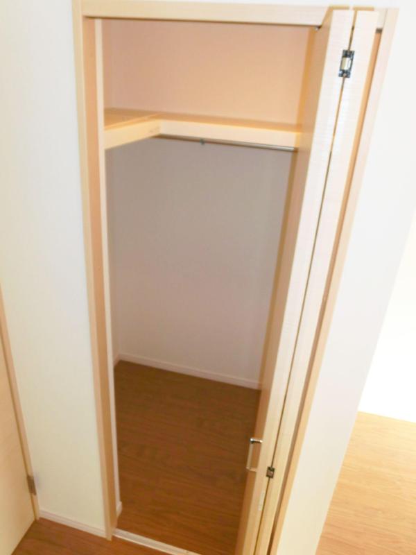 Receipt. Large walk-in closet