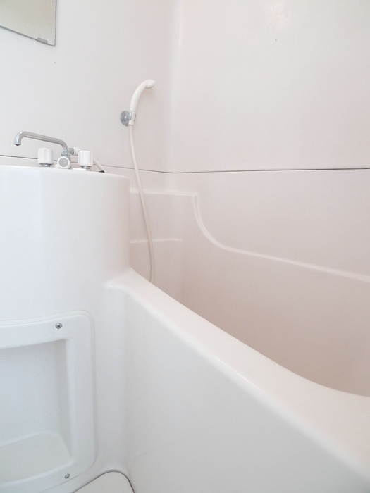 Bath. ☆ Able If brokerage commissions 0.525-month ☆