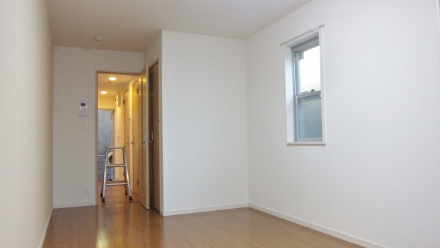 Living and room. Internet Unlimited!