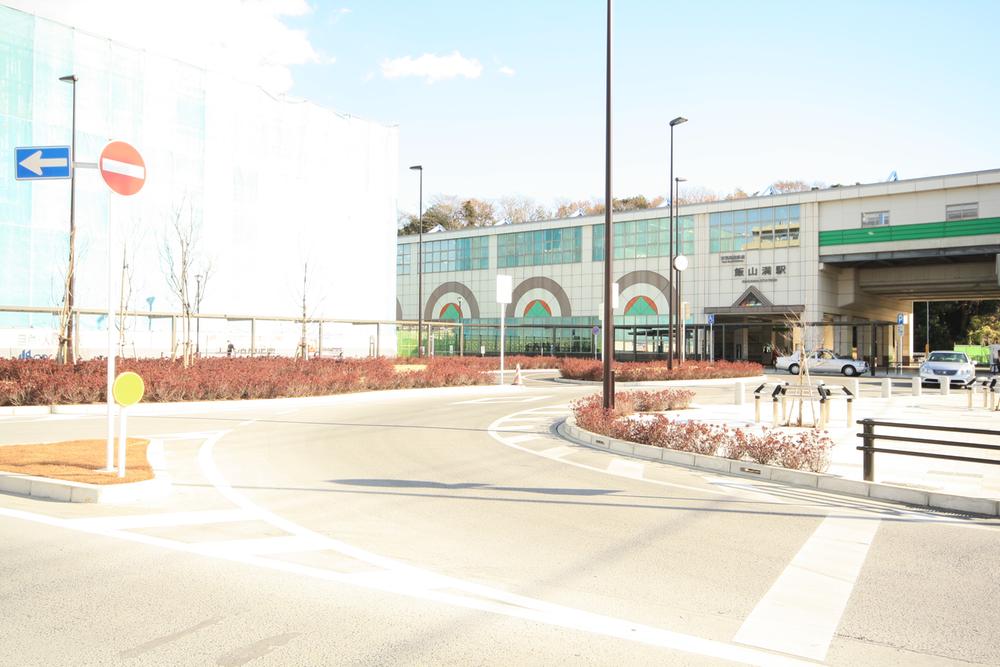station. AzumaYo high-speed line 800m to "Hasama Station"
