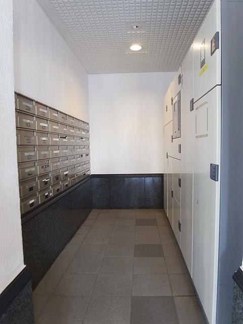 Local appearance photo. Convenient home delivery box in the absence