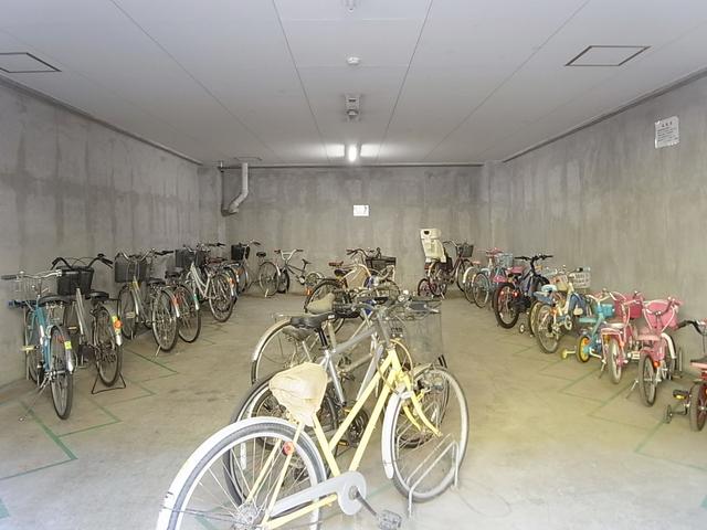 Local appearance photo. Bicycle-parking space
