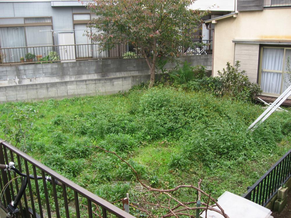 Local photos, including front road. You can architecture in your favorite floor plan. 