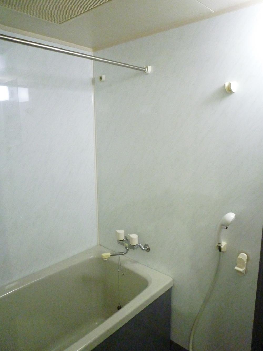 Bathroom. Indoor (11 May 2013) Shooting