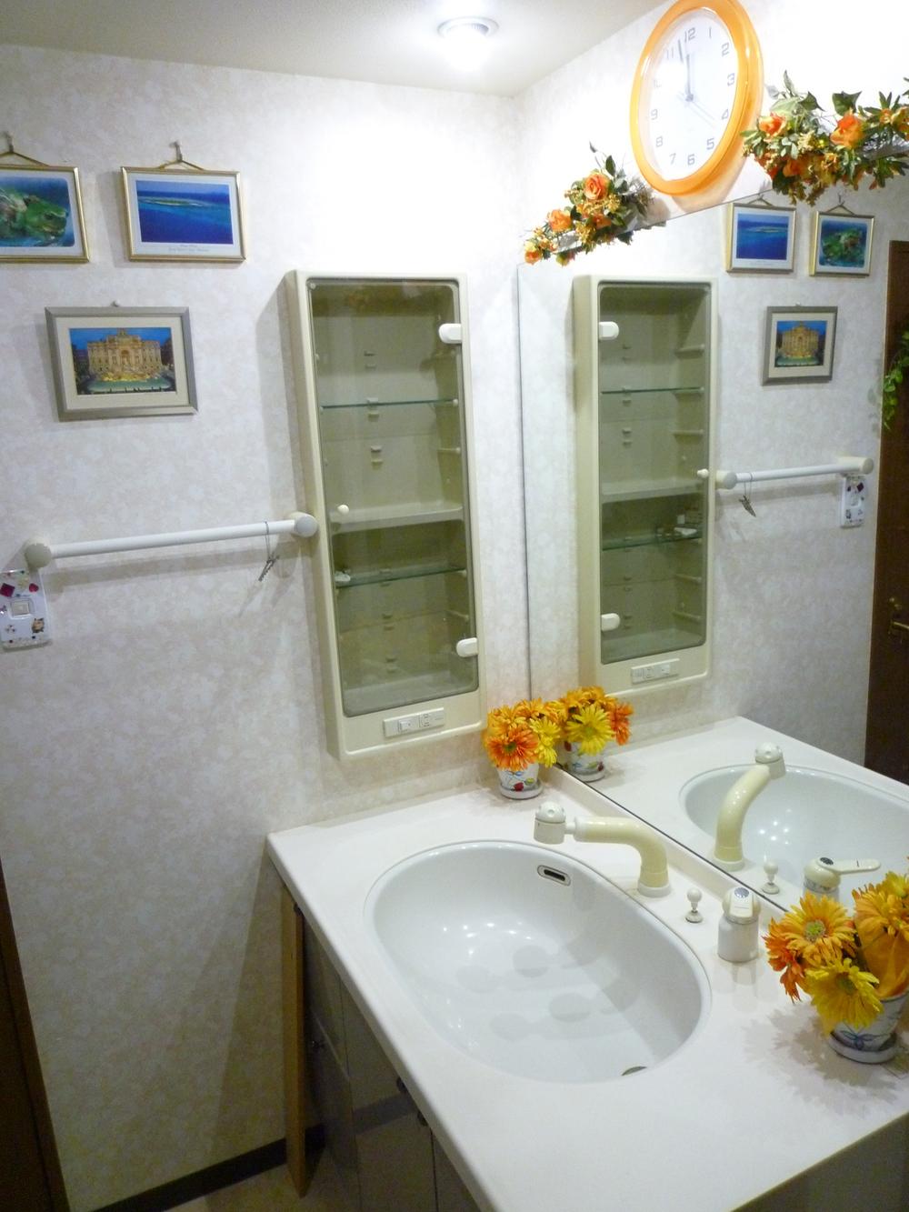 Wash basin, toilet. Indoor (10 May 2013) Shooting