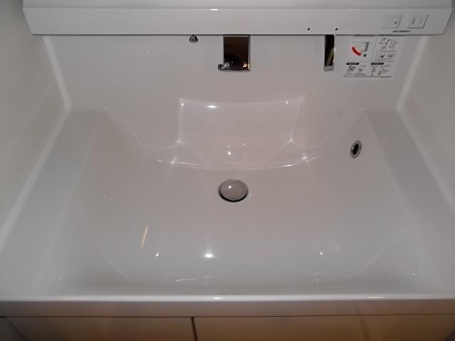 Wash basin, toilet. Room (August 2013) Shooting