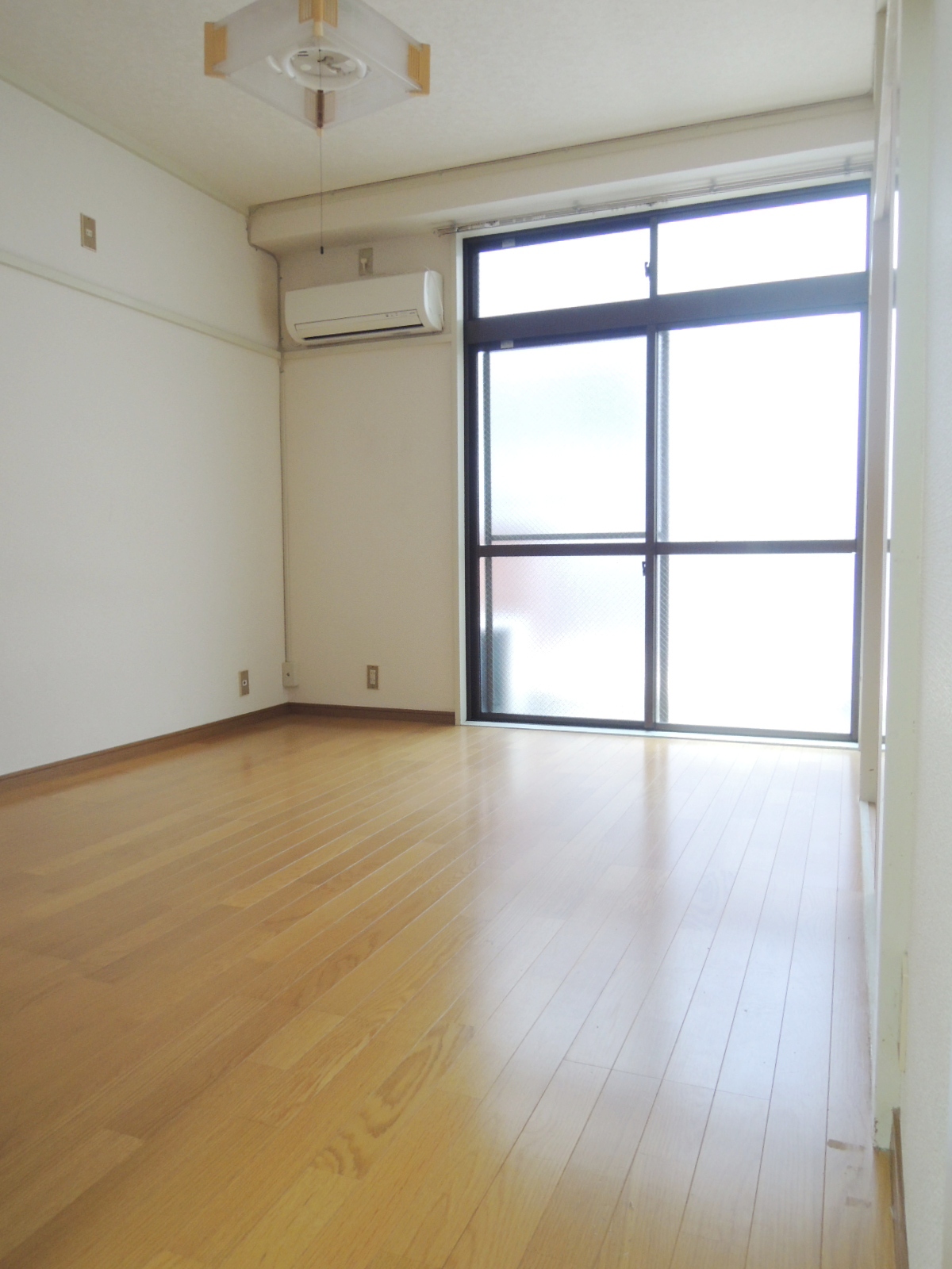 Living and room. Air-conditioned 1 groups