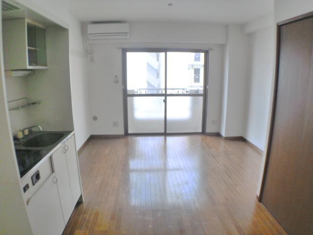 Living and room. Quite have relaxed.